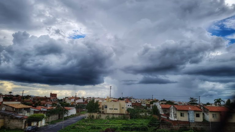 Chove em mais de 100 municípios pelo 3º dia consecutivo; tendência é de mais precipitações até sexta (5), segundo FUNCEME